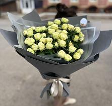Букет Белые кустовые розы Солинеро в Багаевской