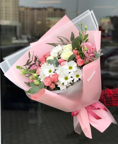 Букет цветов из: Розы, Лизиантусы и Хризантемы в Багаевской